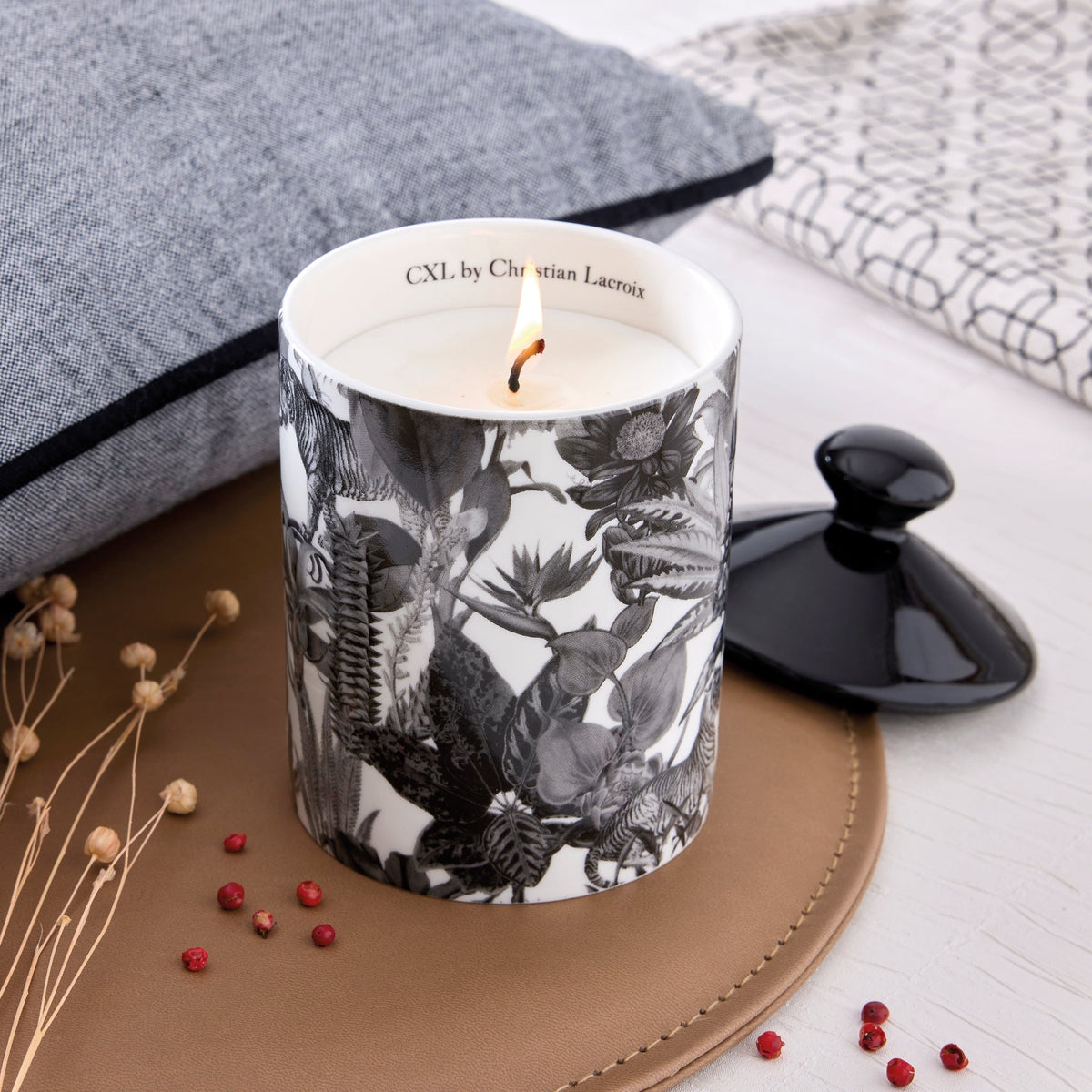Bougie parfumée en pot de porcelaine - Zanzibar Noir - Poivre rose - durée de combustion 65h - 315 g - CXL by Christian Lacroix Maison
