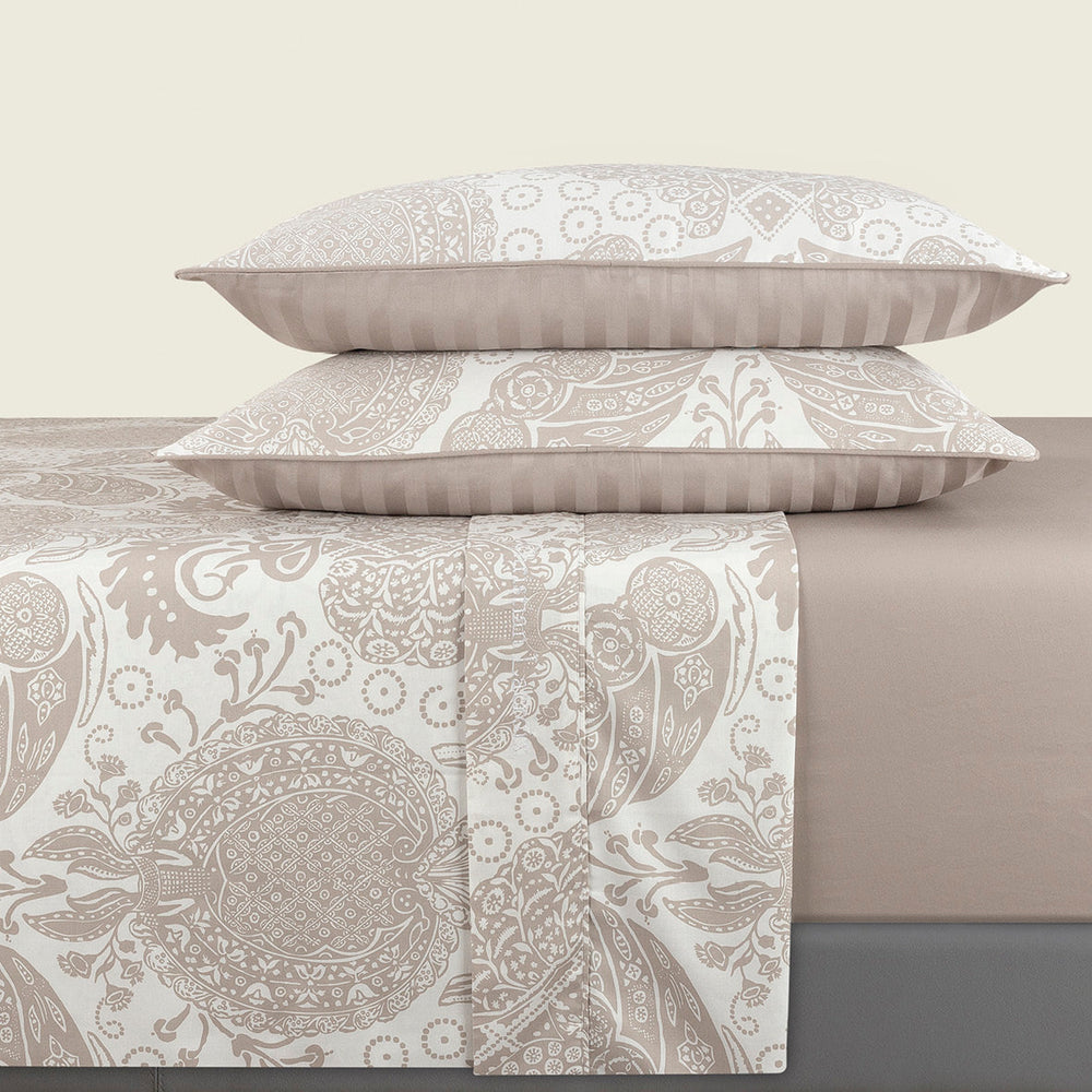 Ensemble de draps : drap-housse, drap plat, taie(s) d'oreiller en satin de coton - dessin Arles Taupe - CXL by Christian Lacroix Maison