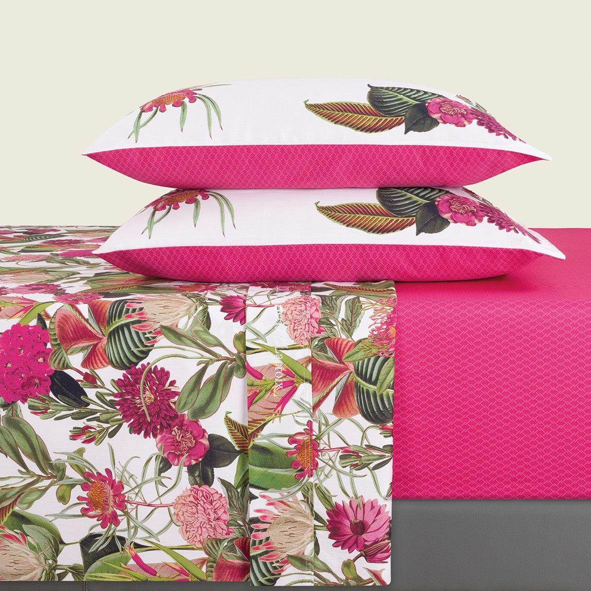 Ensemble de draps : drap-housse, drap plat, taie(s) d'oreiller en satin de coton - dessin Garden Fuchsia - CXL by Christian Lacroix Maison