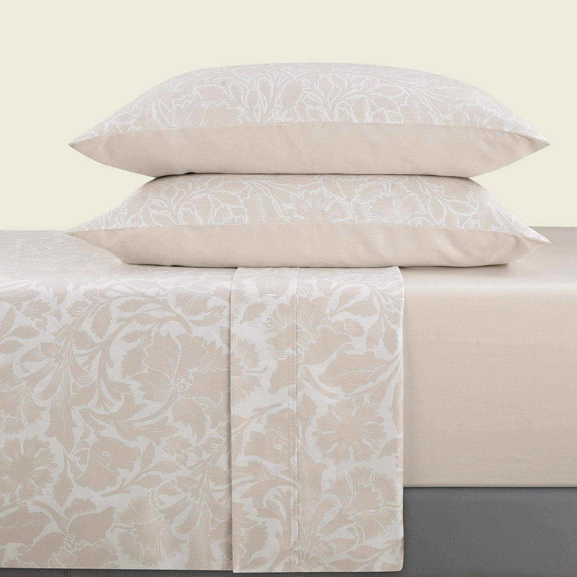 Ensemble de draps : drap-housse, drap plat, taie(s) d'oreiller en satin de coton - dessin Araabesque Taupe - CXL by Christian Lacroix Maison