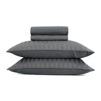 Ensemble de draps : drap-housse, drap plat, taie(s) d'oreiller en satin de coton - tissé Jacquard - dessin Rayure Gris foncé - CXL by Christian Lacroix Maison
